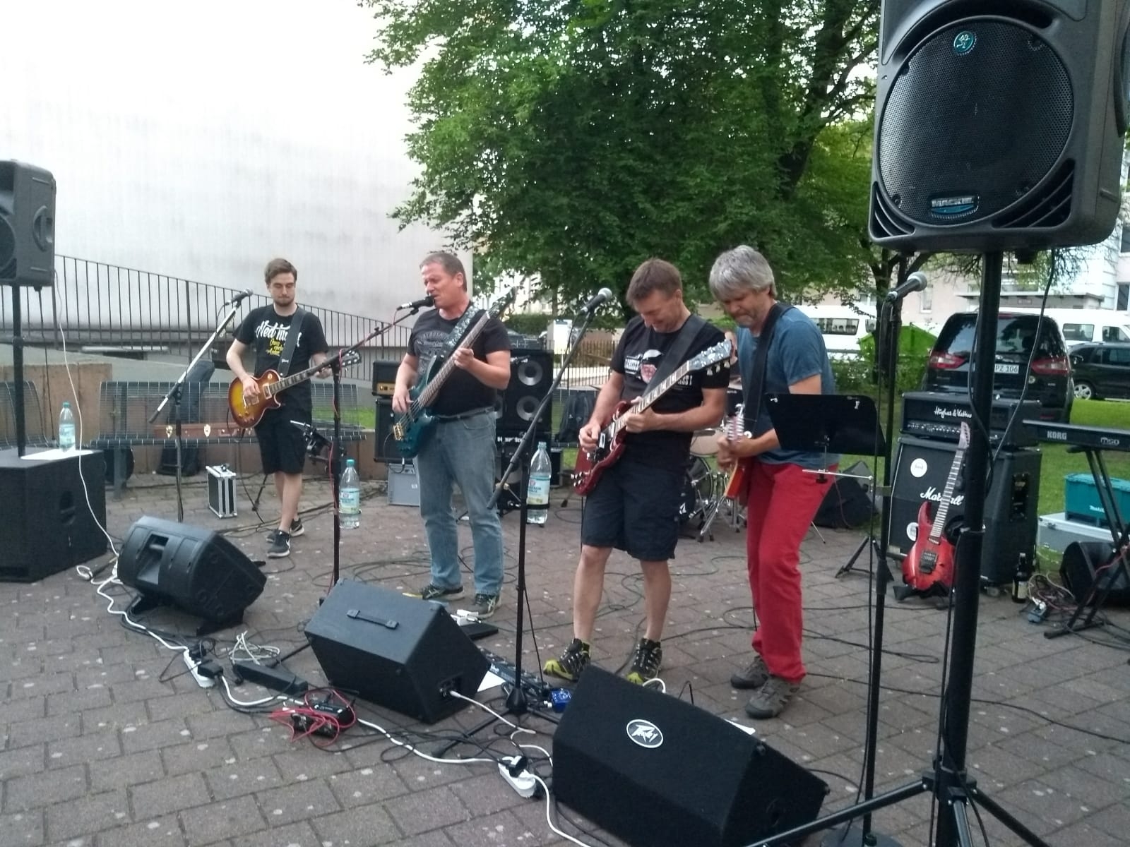 Die rote Jeans ist zurück